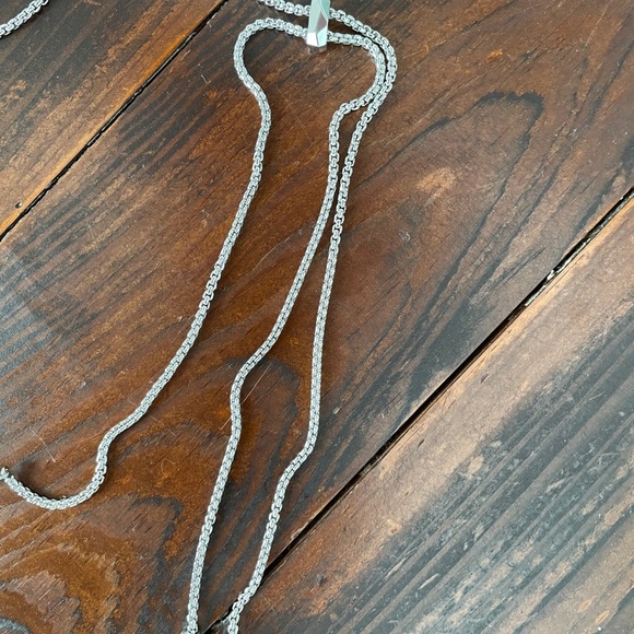 Kendra Scott necklace - Picture 3 of 4